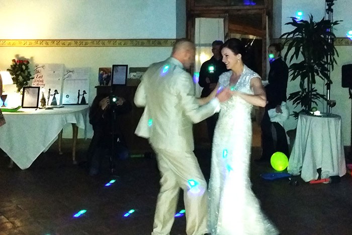 Irish wedding review - recommendation from an irish couple - First dance