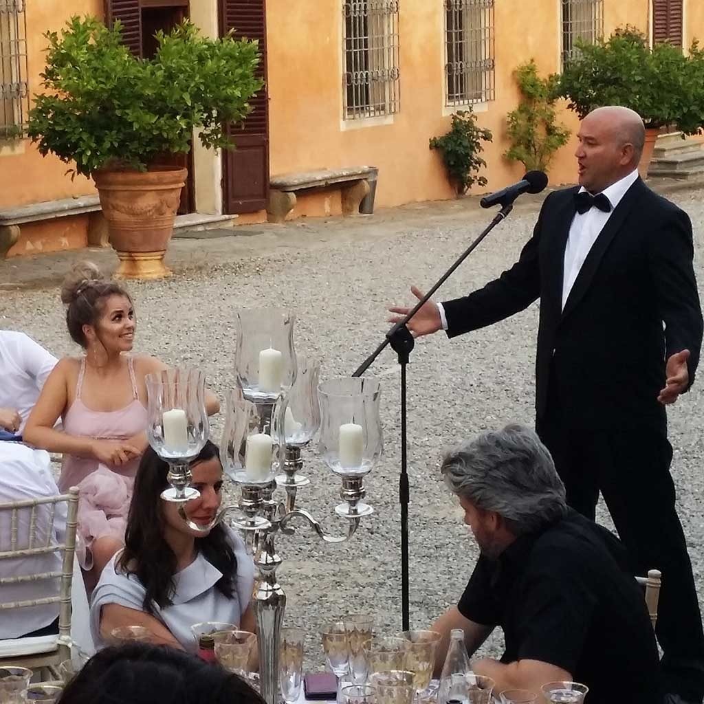 Wedding dinner tenor suprise singing act by Italian wedding musicians